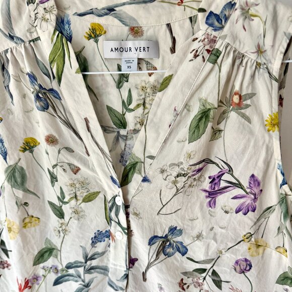 Amour Vert 100% Washable Silk Sleeveless Blouse in Botanical Floral Print - Picture 4 of 7